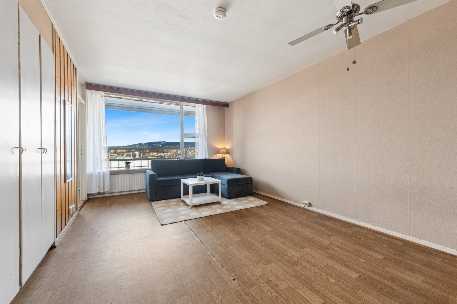 Leiligheten ligger i byggets 13. etg. med fantastiske utsiktsforhold Galleribilde