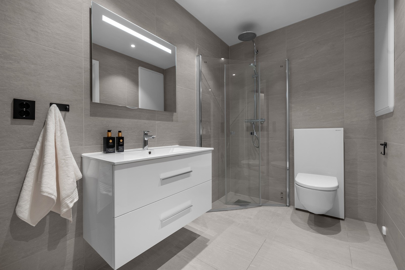 Boligen har ett nydelig bad. Galleribilde