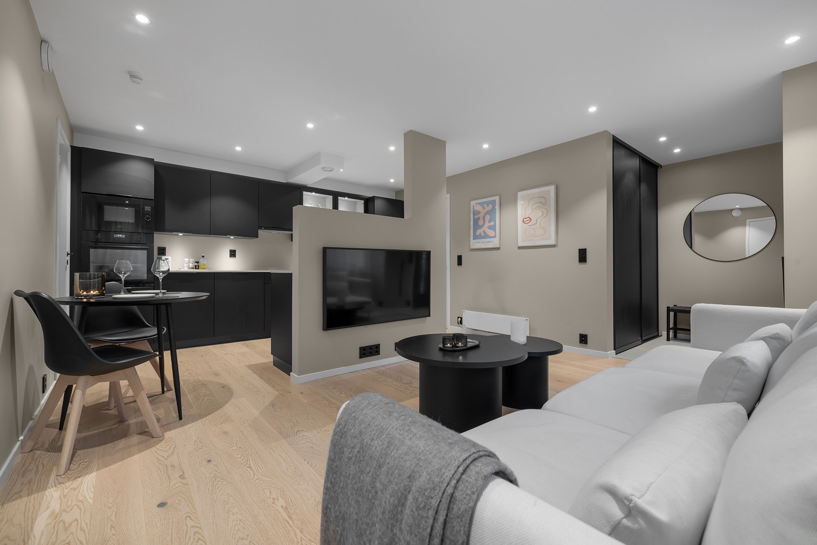 Storhaug + partnere med Stian Mathiassen presenterer denne godbiten i Strandvegen 145! Galleribilde