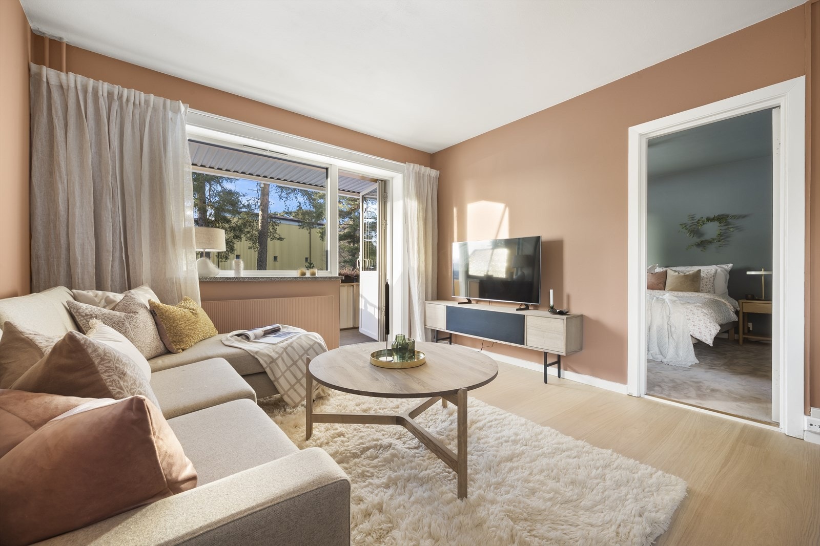 Fra stuen er det adkomst til hovedsoverom. Galleribilde