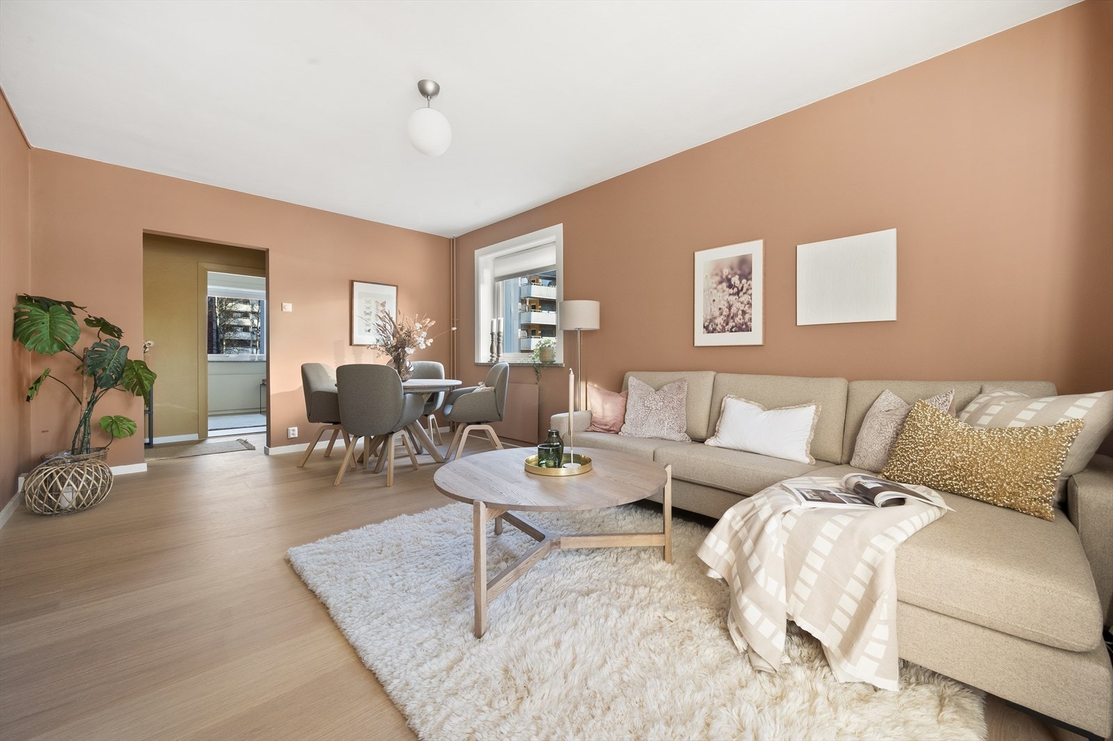 Fyring, varmtvann og kabel-TV/internett er inkludert i felleskostnadene. Galleribilde