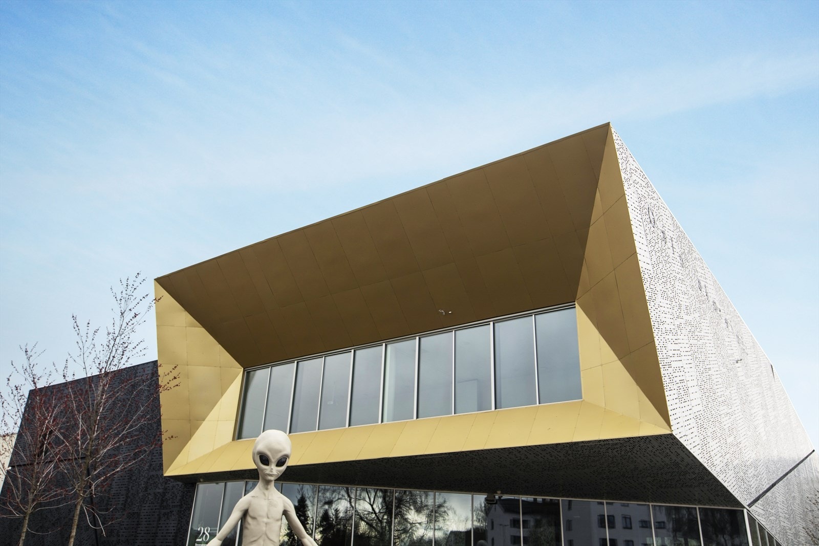 Voldsløkka ligger en kort spasertur unna. Her finner du blant annet skatehallen, sandvolleyballbaner, tennisbaner, kunstgressbane og kunstisbane på vinterstid. Galleribilde