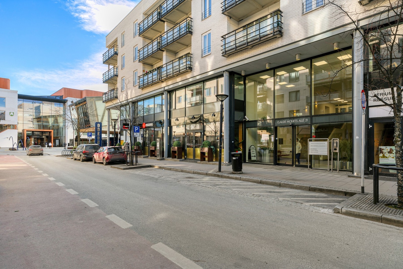 Bygget har felles adkomst via gateplan Galleribilde