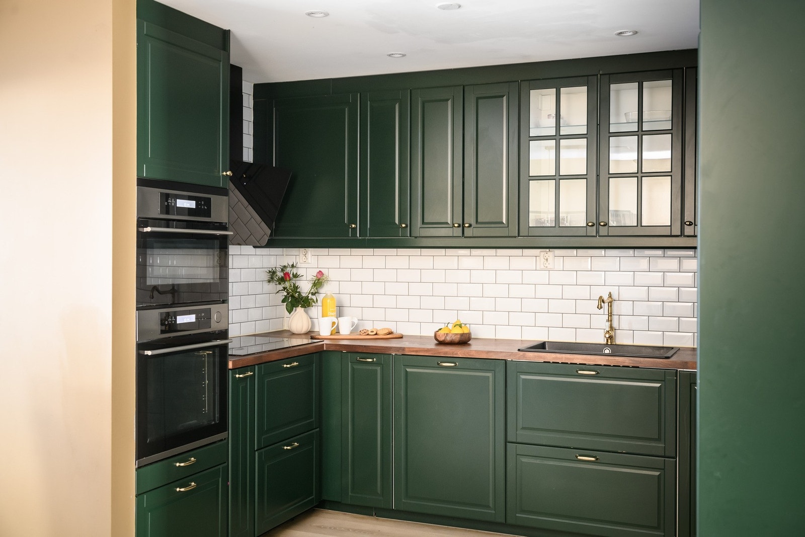 Innredningen fra 2021 er holdt i en klassisk stil og utstyrt med integrerte hvitevarer. Galleribilde