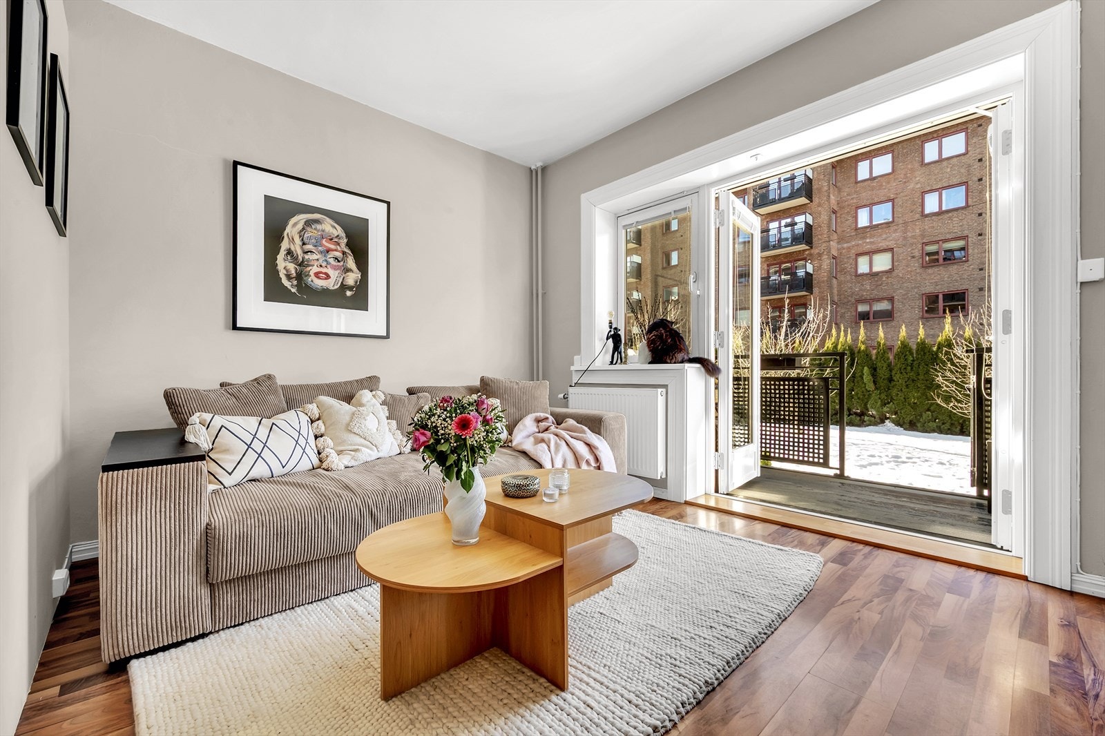 Velkommen til Maridalsveien 225D! Dette er en innbydende og lys 1-roms leilighet med en urban beliggenhet i Nydalen/Bjølsen, perfekt for deg som ønsker enkel tilgang til byens mange fasiliteter. Galleribilde