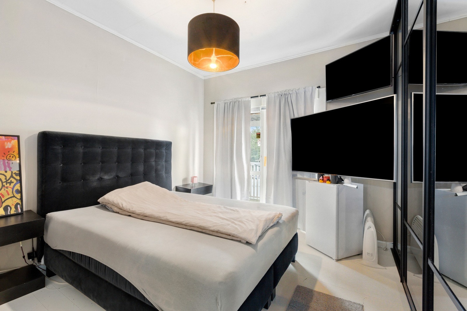 Boligen har til sammen 6 soverom - hvorav 3 er på hovedplan. Galleribilde