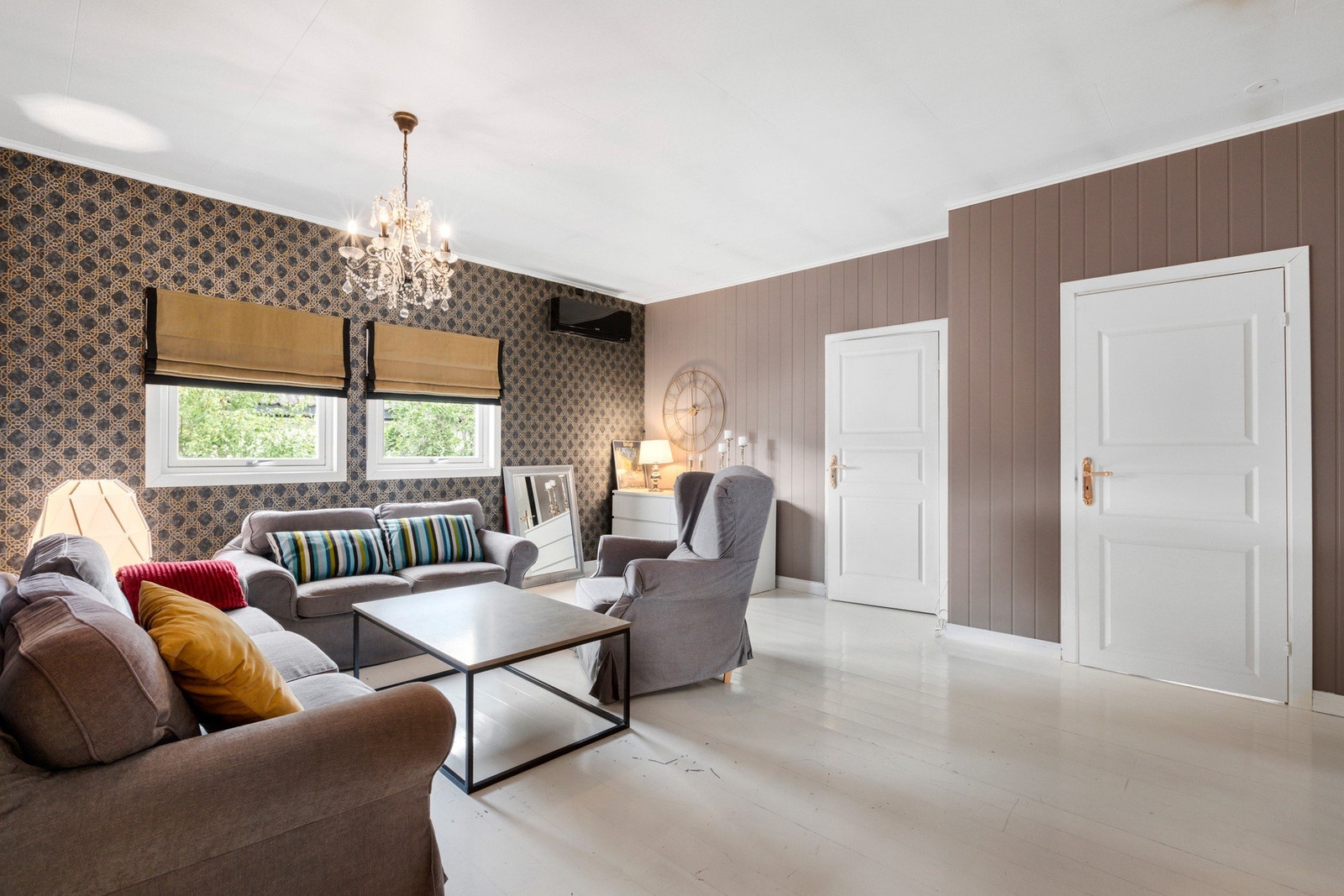 Stue på 26,5 kvm i tilknytning til 3 av boligens soverom på hhv. 7, 11,5 og 11,5 kvm Galleribilde