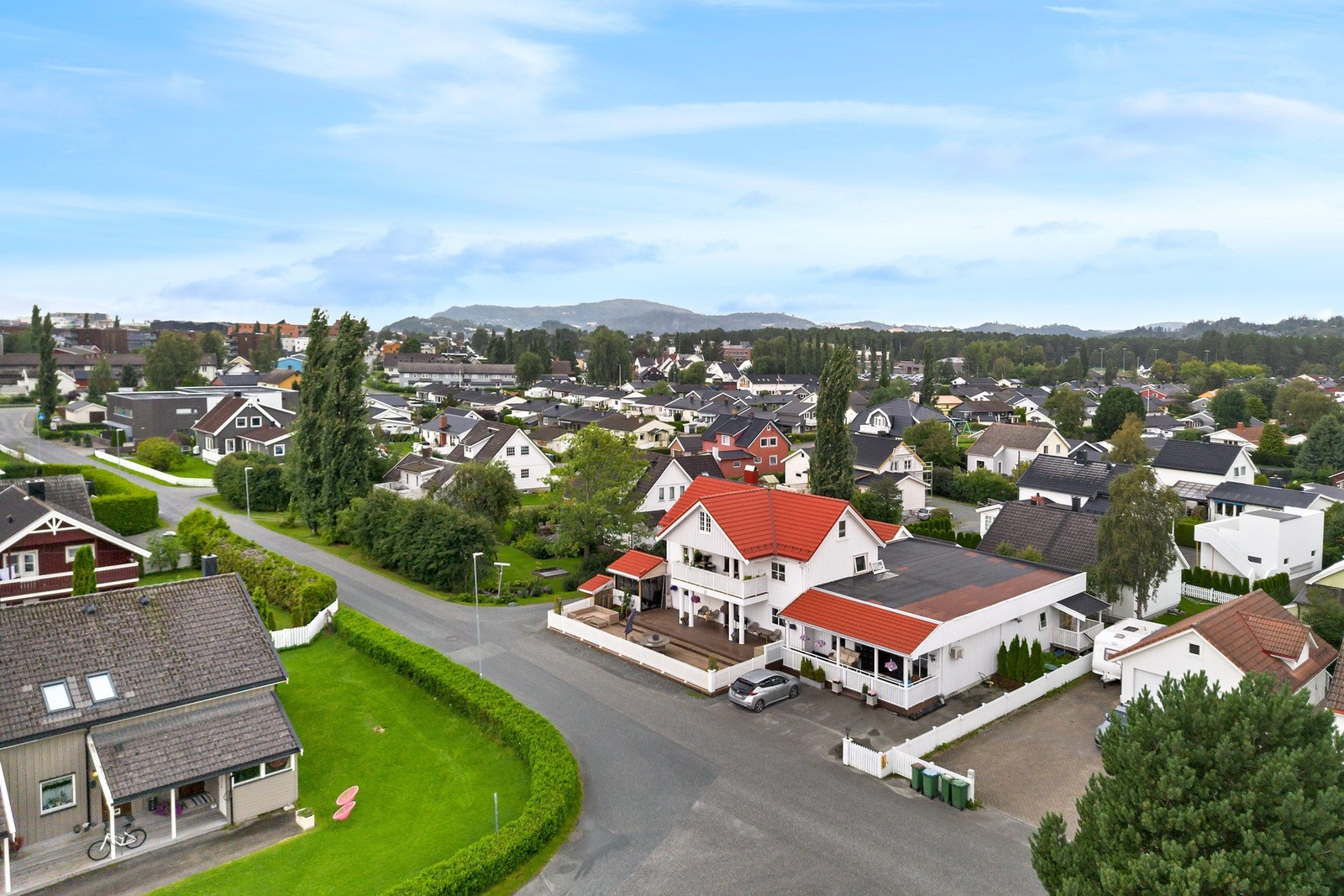 Etter at dagligvarebutikken ble nedlagt, har det vært restaurant og klesbutikk - Frustrerte og Fruer. Galleribilde
