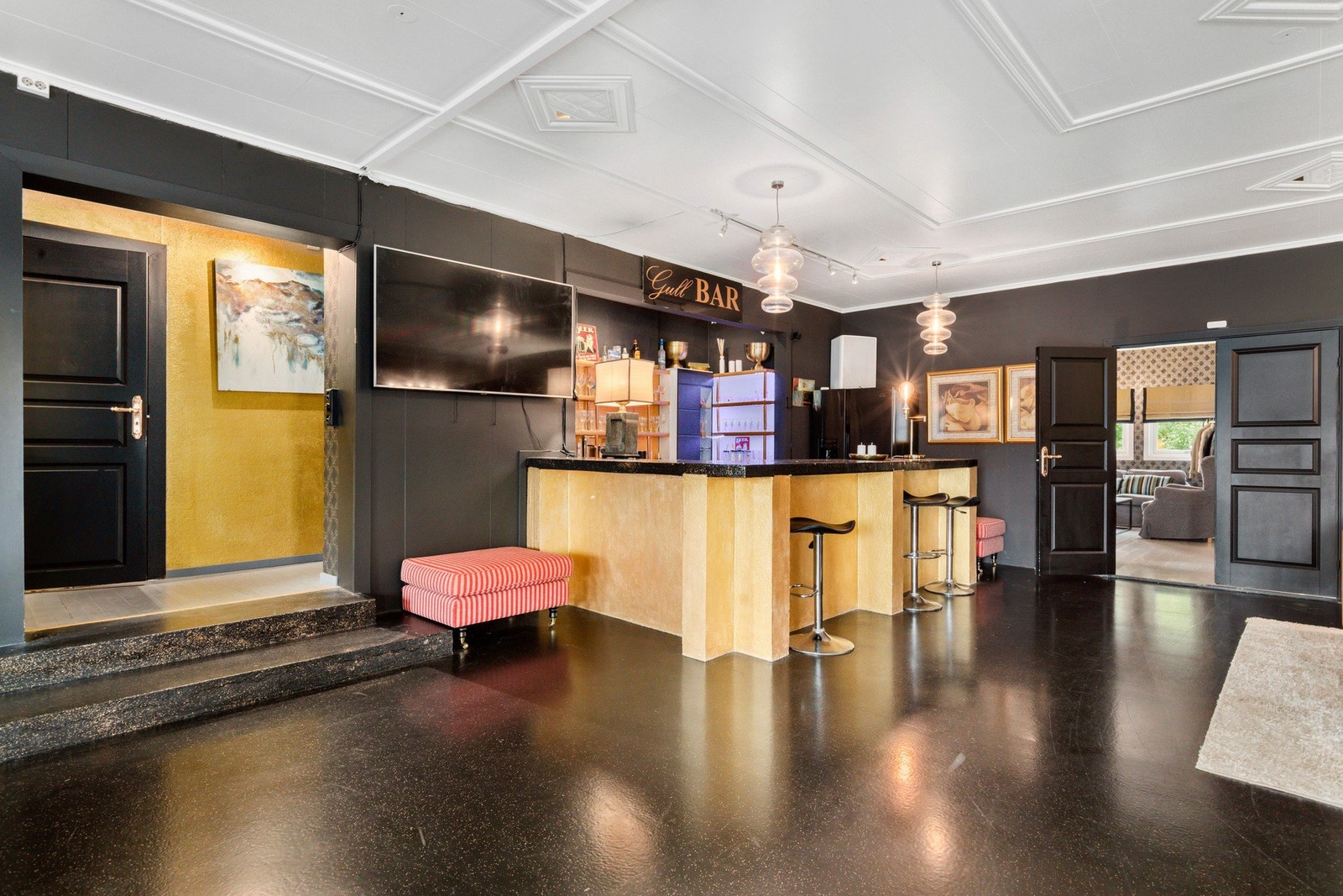 Toalettrom og baderom i tilknytning til stuene. Galleribilde