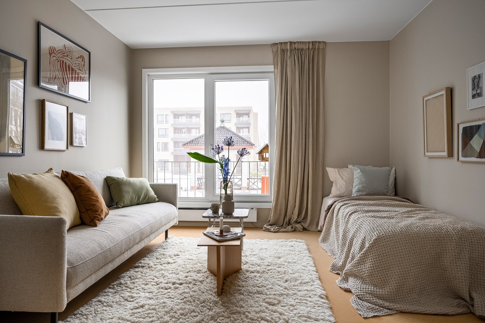 Leiligheten ligger fint til i 2. etasje og har en god planløsning. Galleribilde