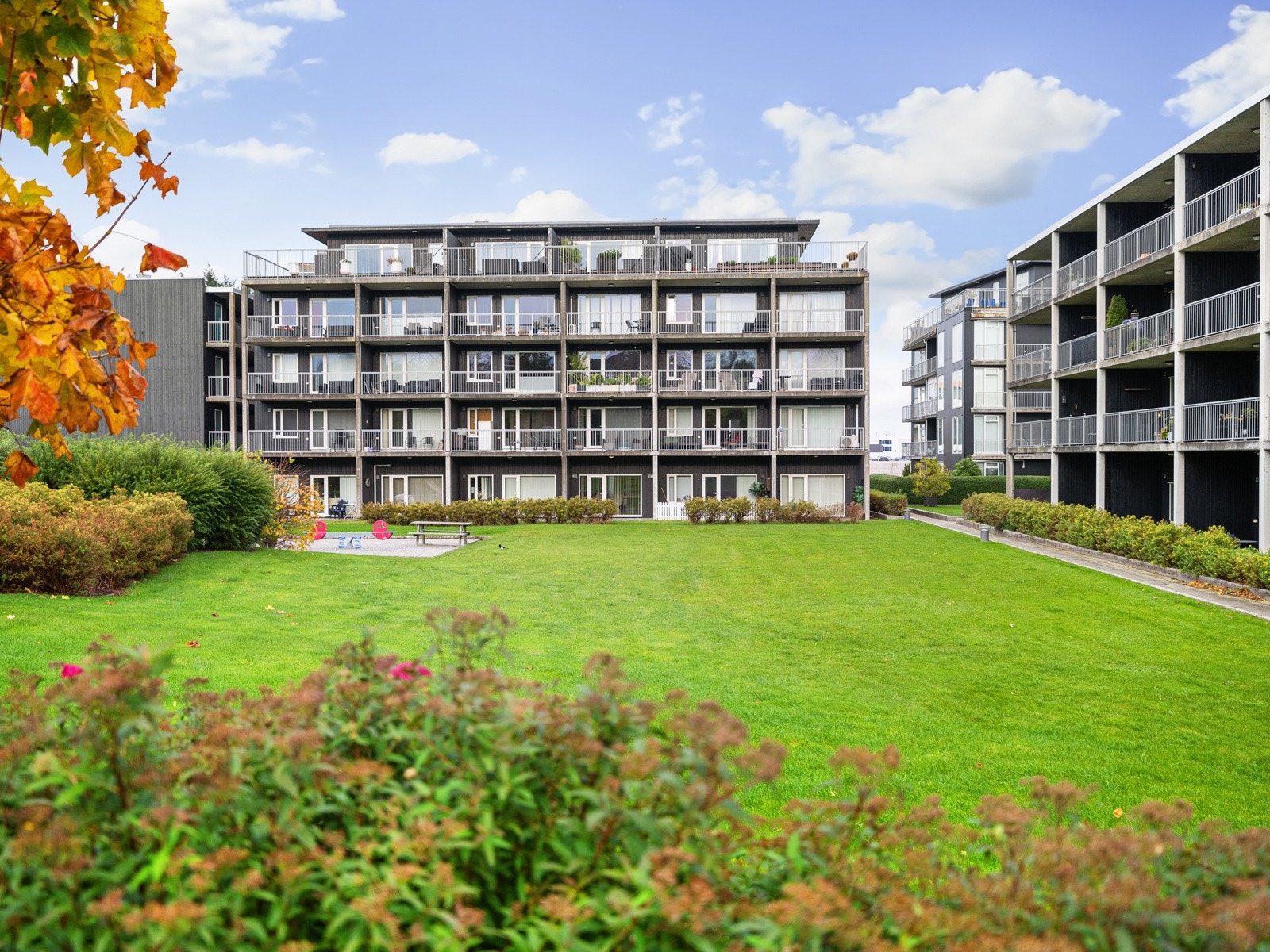 Leiligheten har en fin beliggenhet i 3.etasje med utsikt mot grøntområde Galleribilde