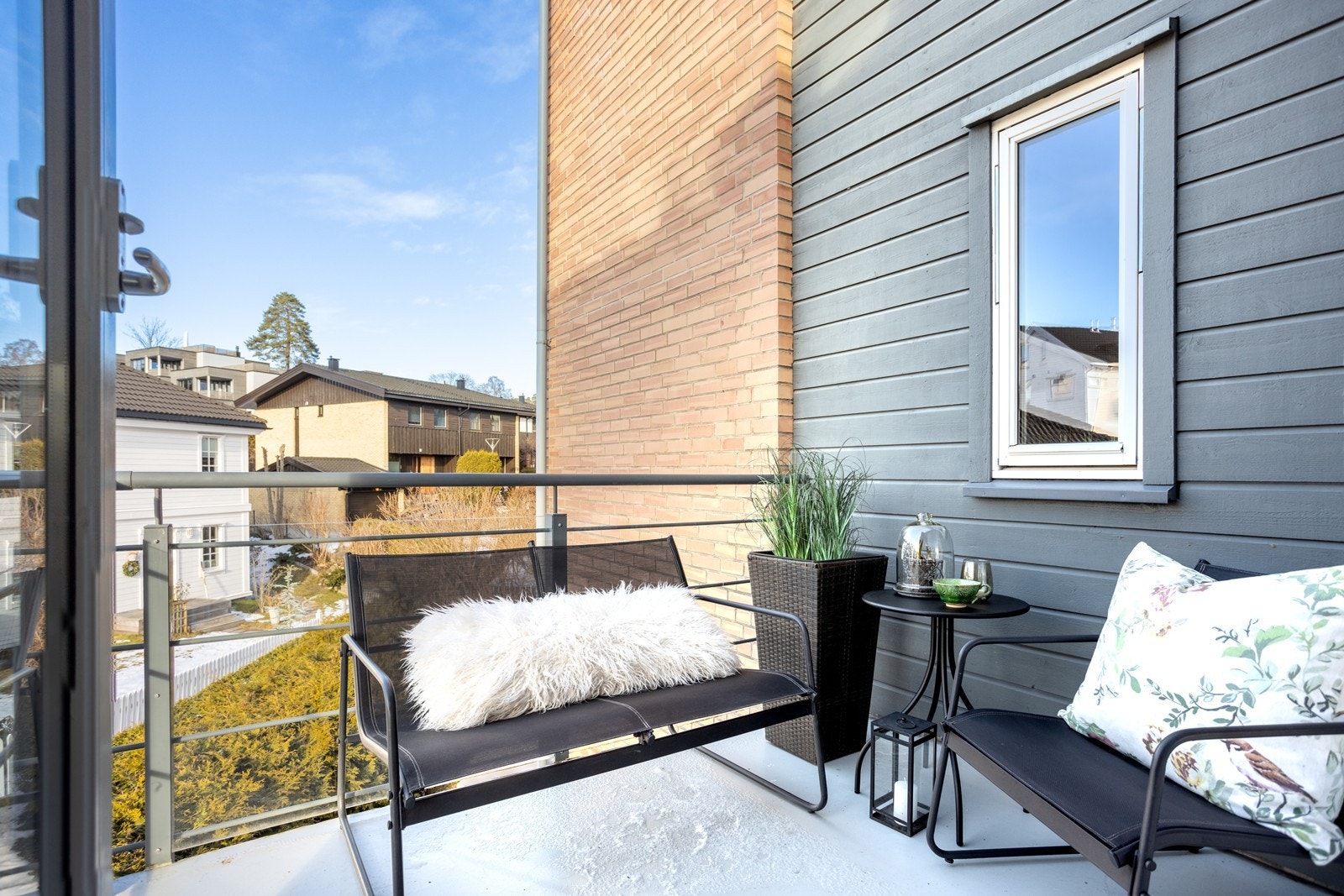 Den andre balkongen er på ca. 5 kvm og vender mot nordvest. Galleribilde
