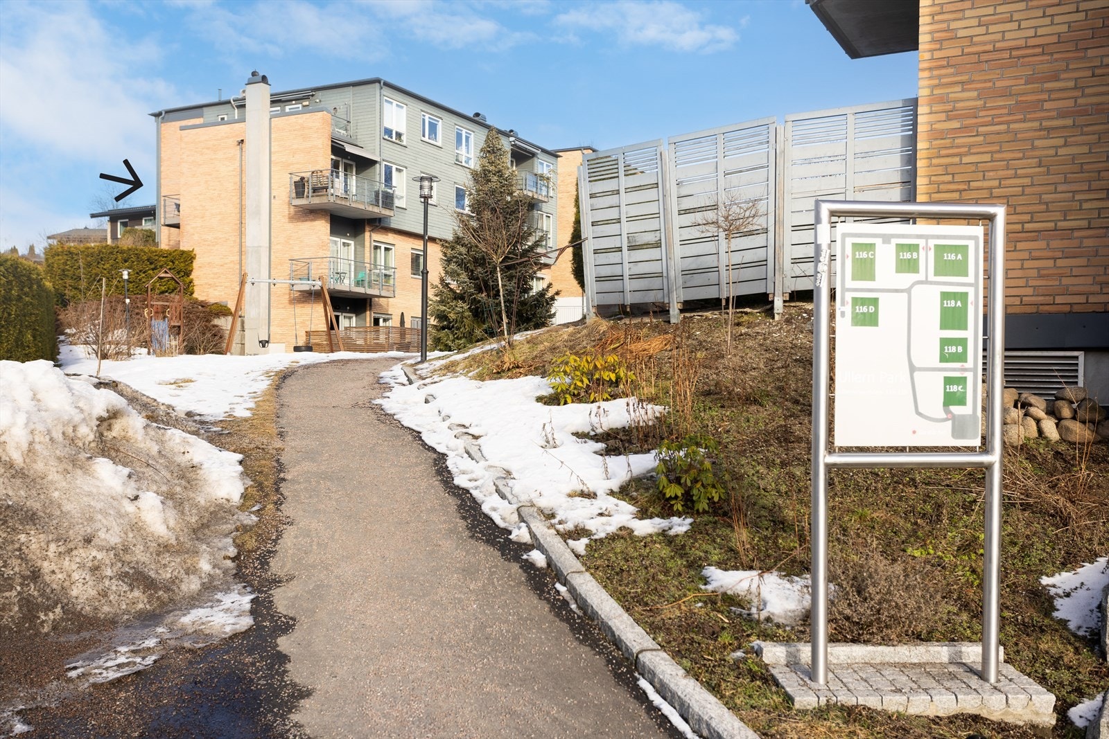 Leiligheten har en fin og skjermet beliggenhet i Ullern Park Borettslag. Galleribilde