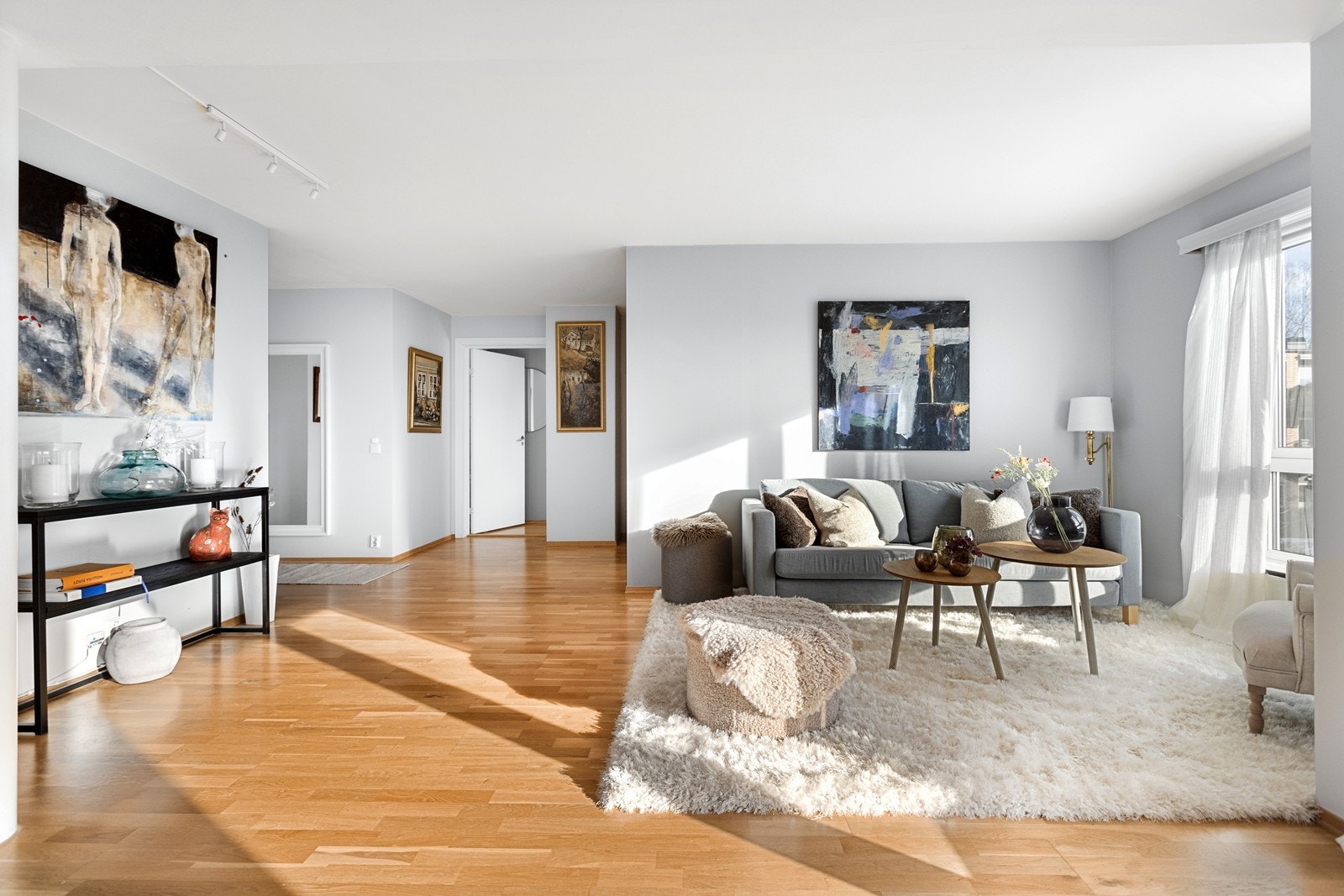 Leiligheten er en endeleilighet, og ligger stille og rolig til. Galleribilde