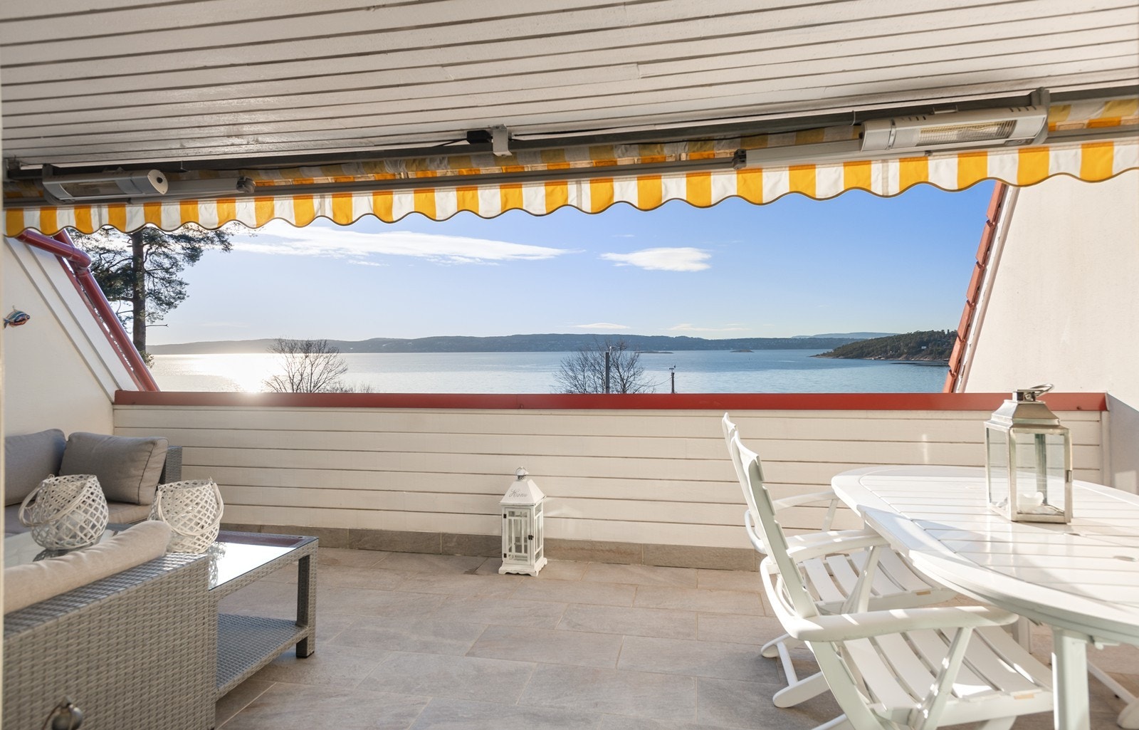 Vestvendt terrasse på ca. 18kvm - et perfekt sted for late sommerdager! Galleribilde