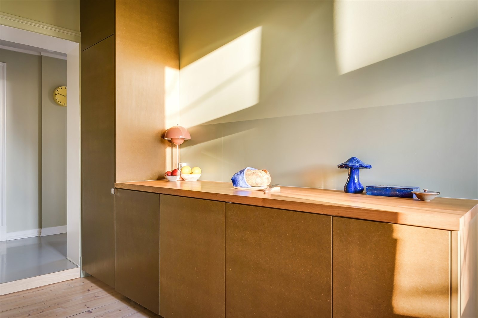 Det er tilkoblet mekanisk avtrekksvifte over stekesonen Galleribilde