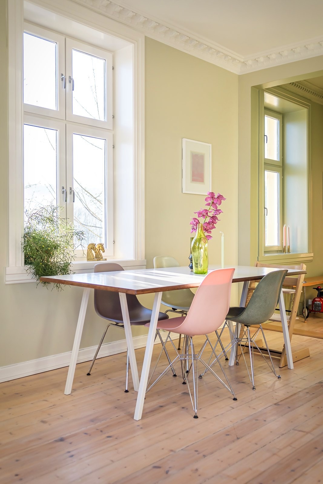 Leiligheten har en god takhøyde med imponerende 2,9 meter i stuen Galleribilde