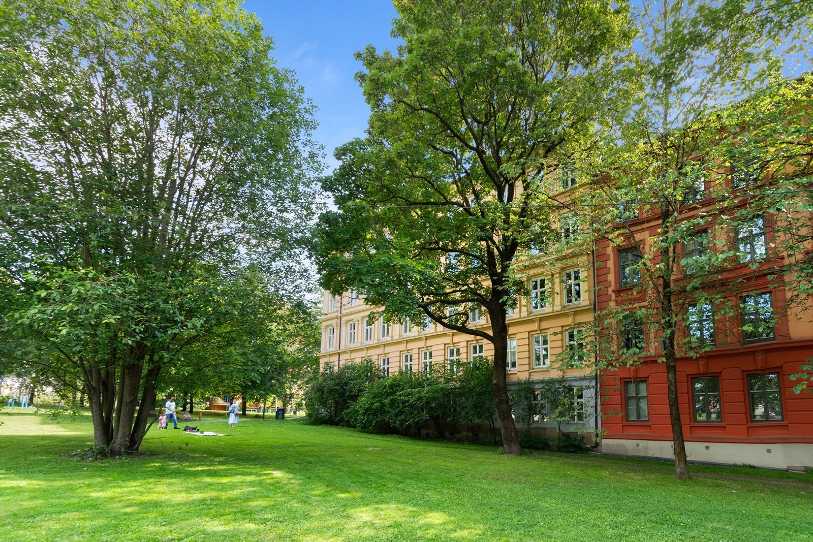 Nydelige Klosterenga park ligger rett utenfor leiligheten Galleribilde