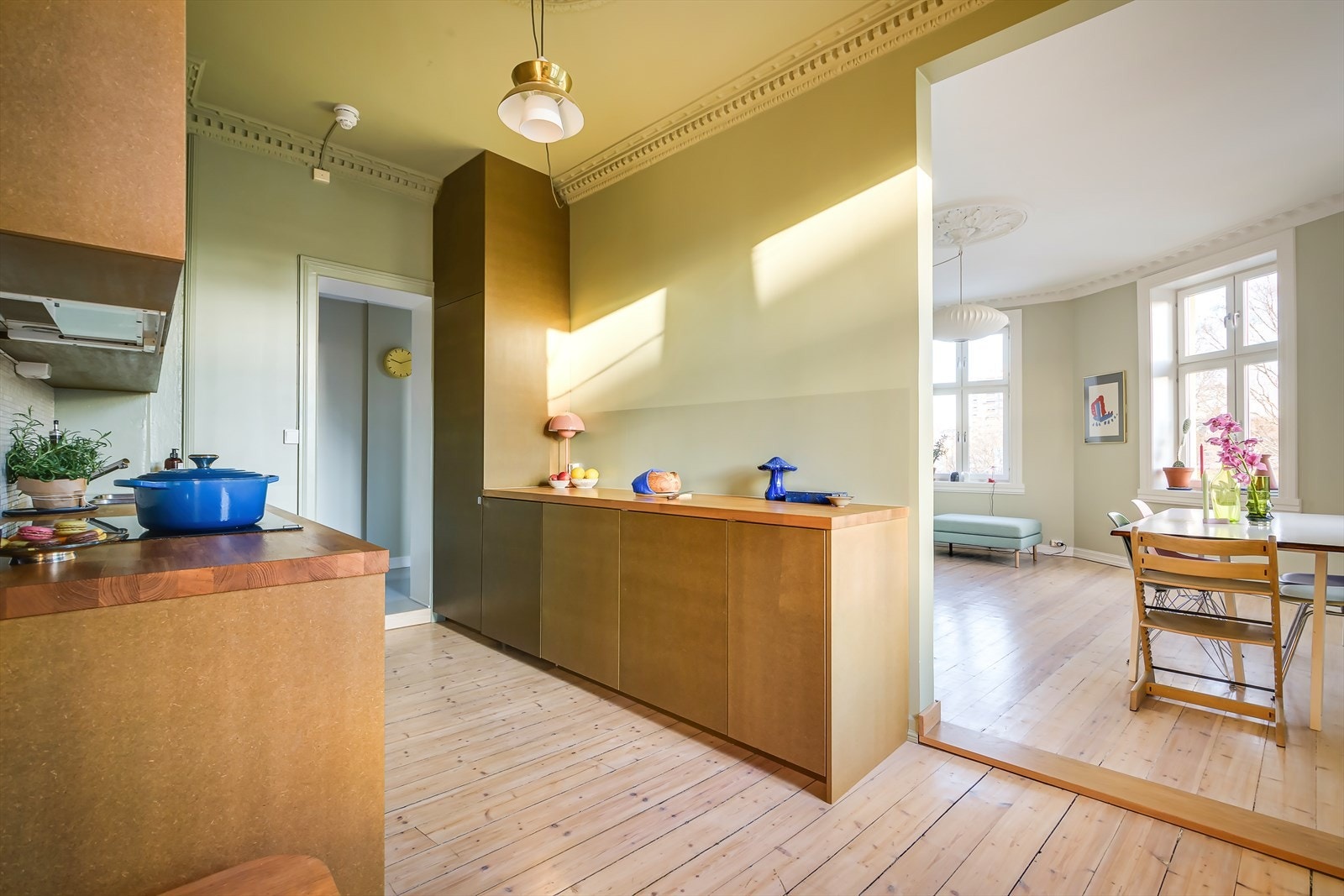 Meget gjennomført og smakfullt arkitekttegnet kjøkken fra 2020 Galleribilde