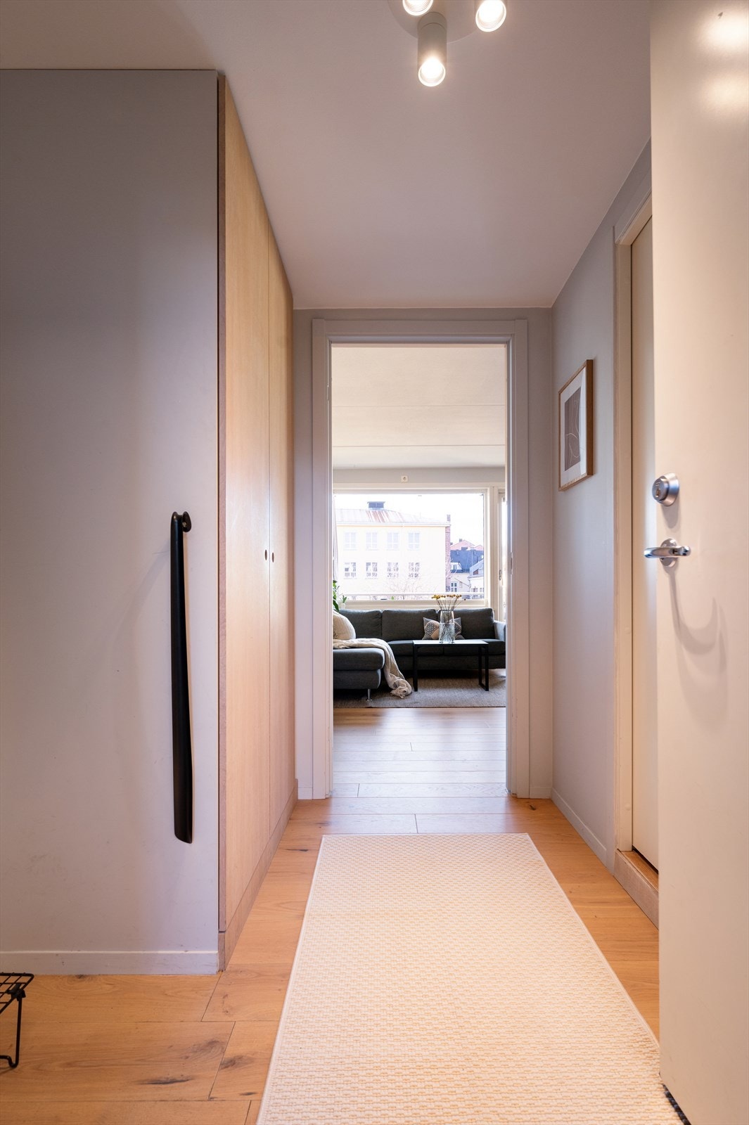 Gangen binder rommene sammen på en effektiv og praktisk måte, og bidrar til leilighetens gjennomtenkte planløsning. Galleribilde