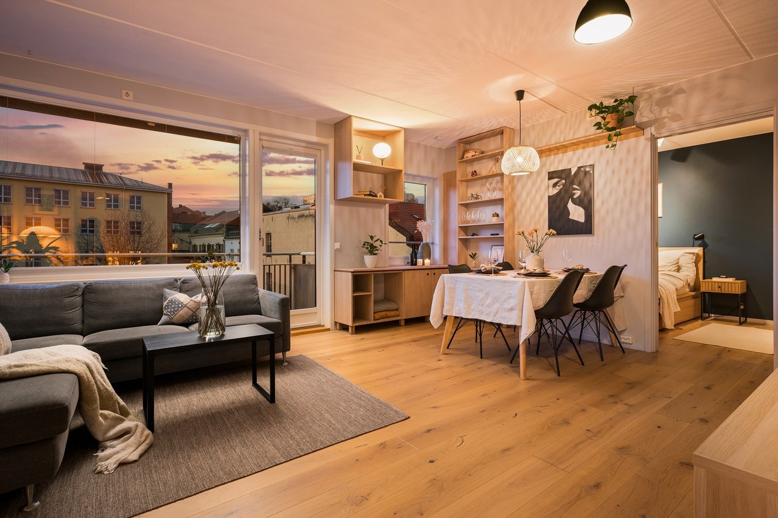 Boligen ligger på Fredensborg, og er et fantastisk boligområde i sentrum, hvor det fremdeles er meget stille til å ligge så sentrumsnært. Galleribilde