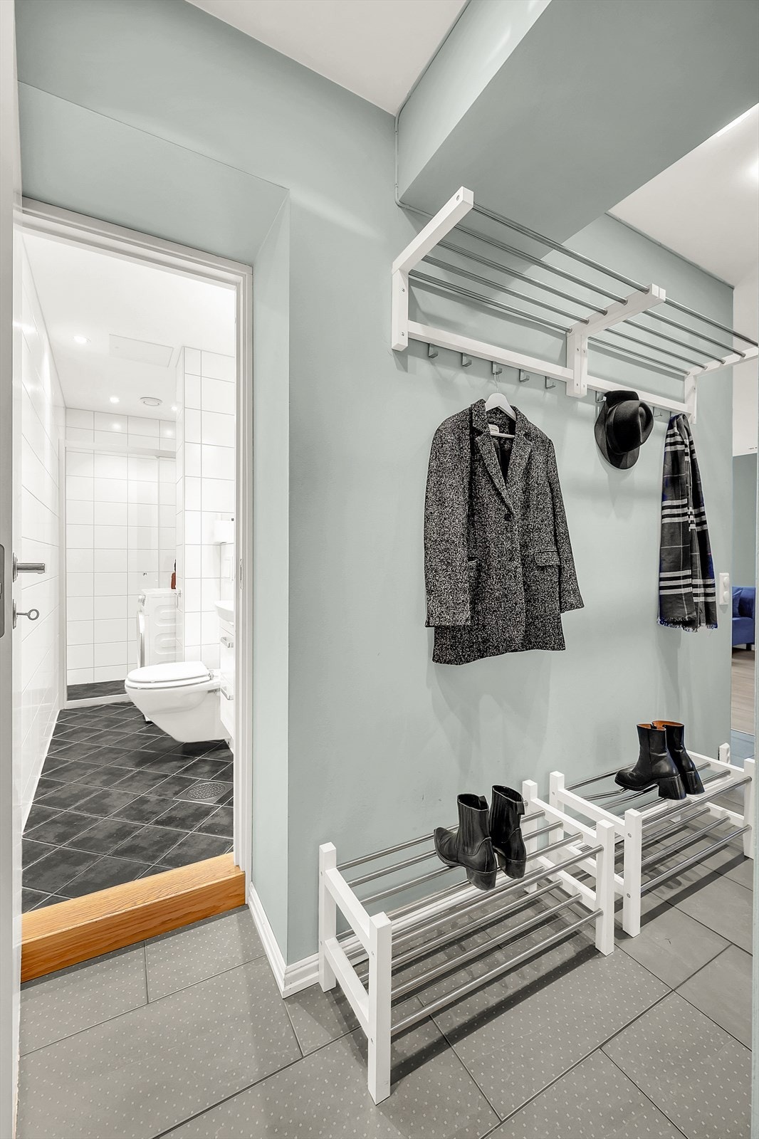 Fra gangen er det adkomst til badet. Galleribilde