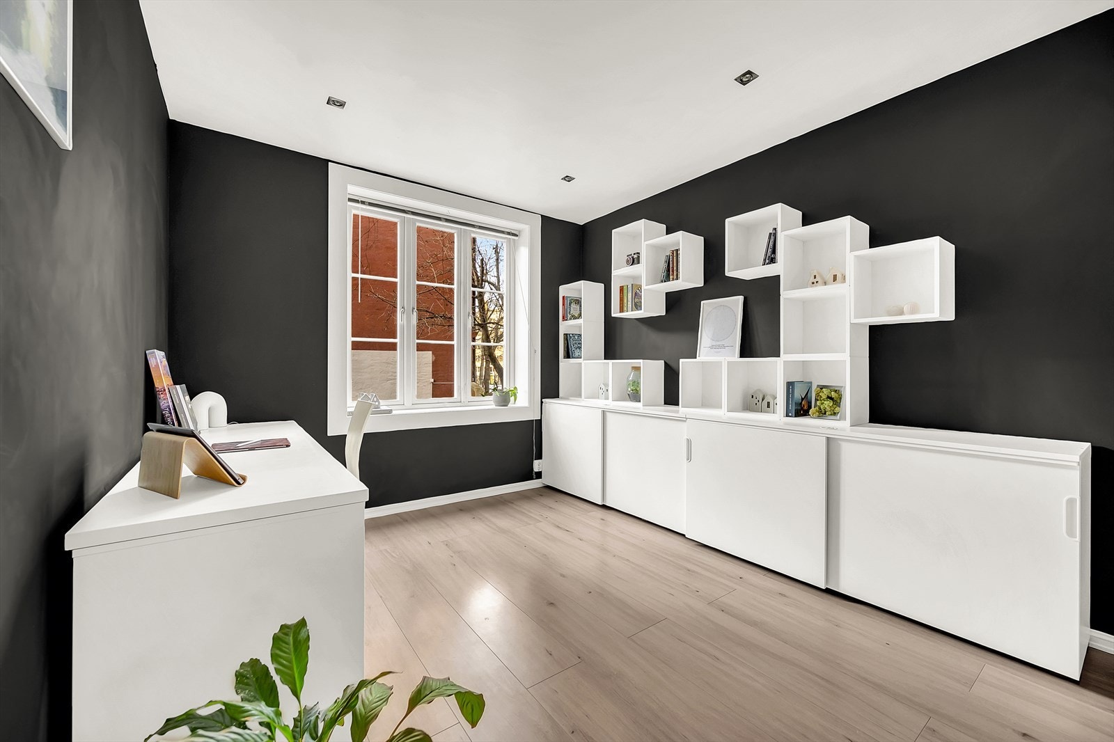 Rommet kan brukes som kontor, gjesterom eller spisestue. Alt etter behov. Galleribilde