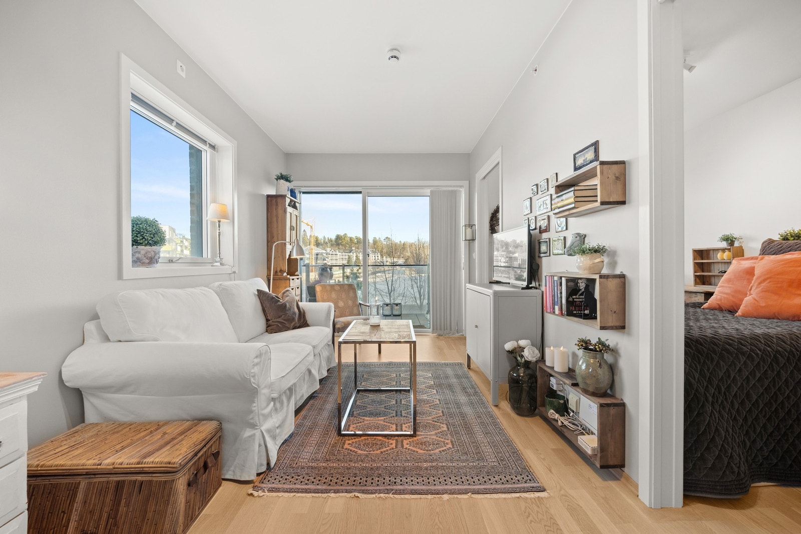 Fra stuen er det utgang til balkongen Galleribilde