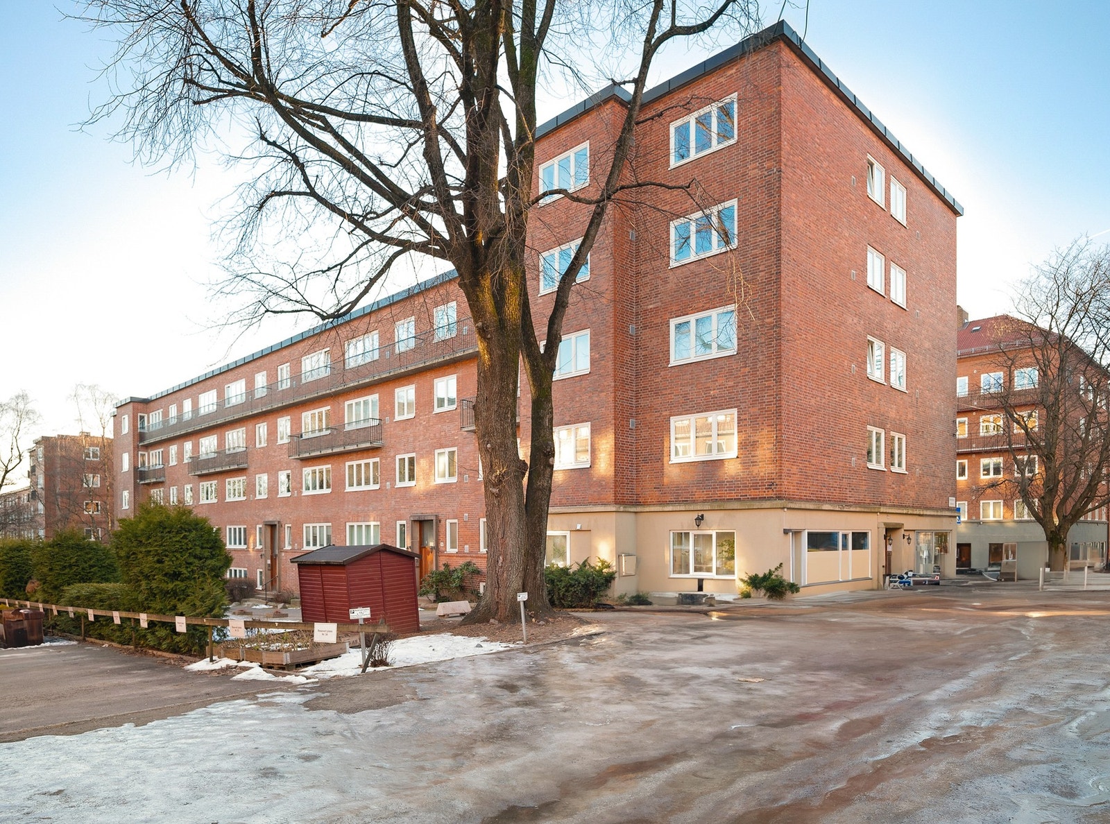 Dette er leiligheten for deg som ønsker en romslig og innflyttingsklar bolig i et attraktivt og sentrumsnært område! Galleribilde