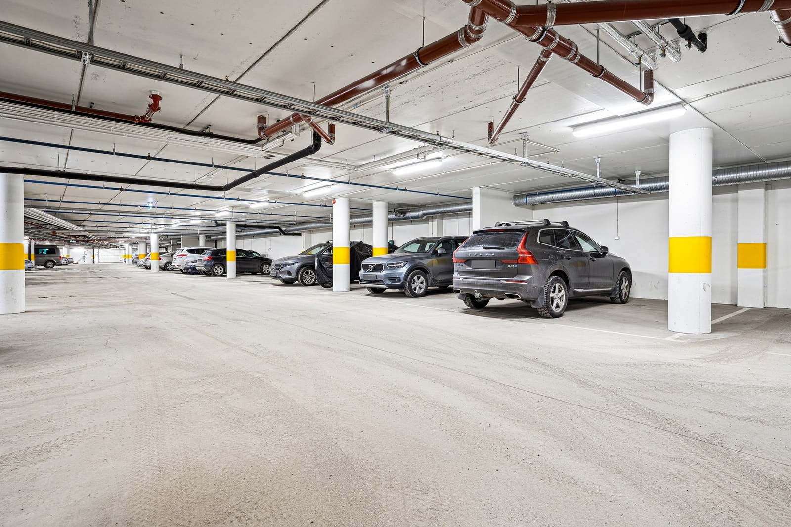 Egen parkeringsplass i felles garasjeanlegg Galleribilde