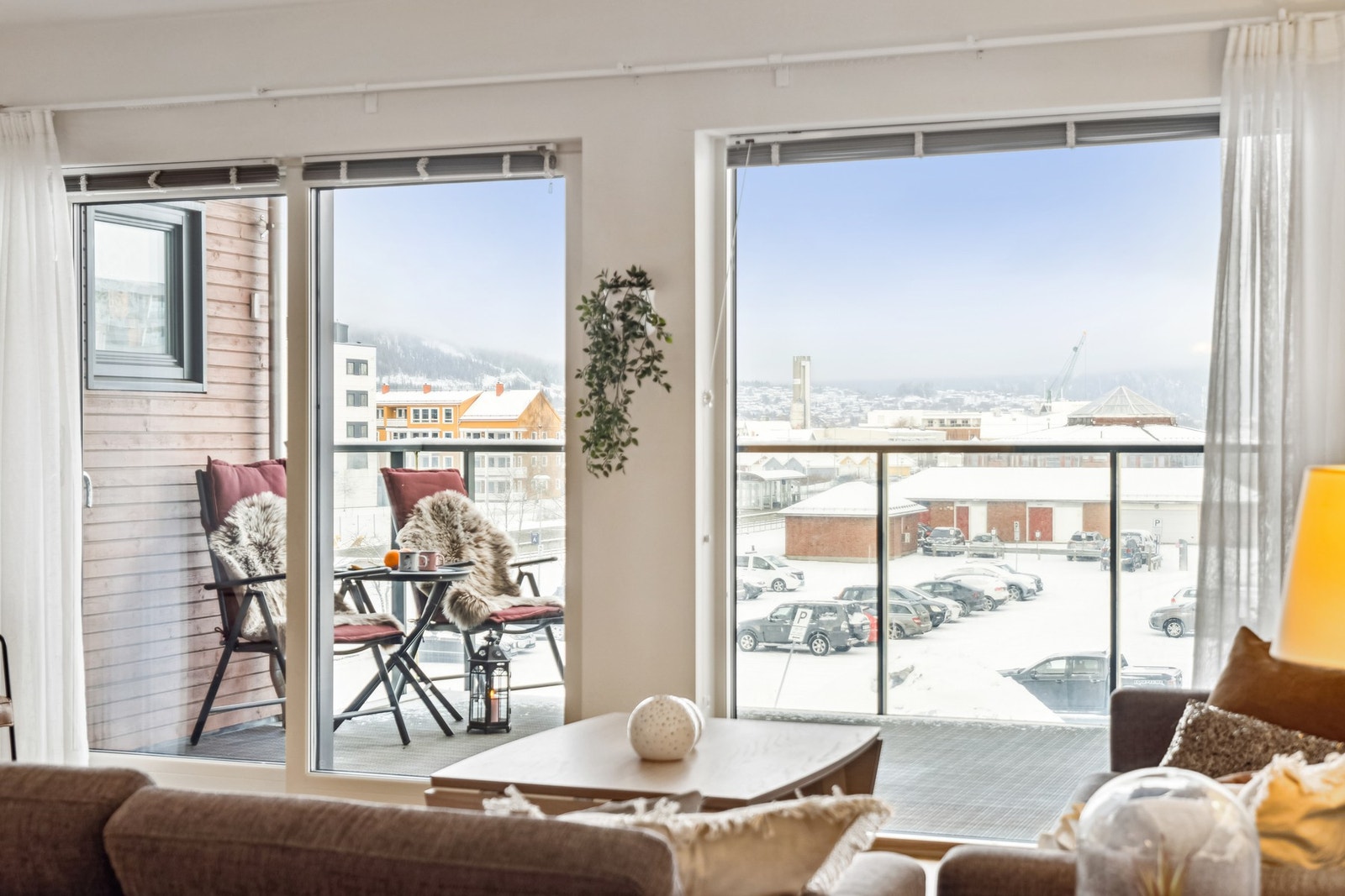 Fin utsikt fra stue og balkong Galleribilde