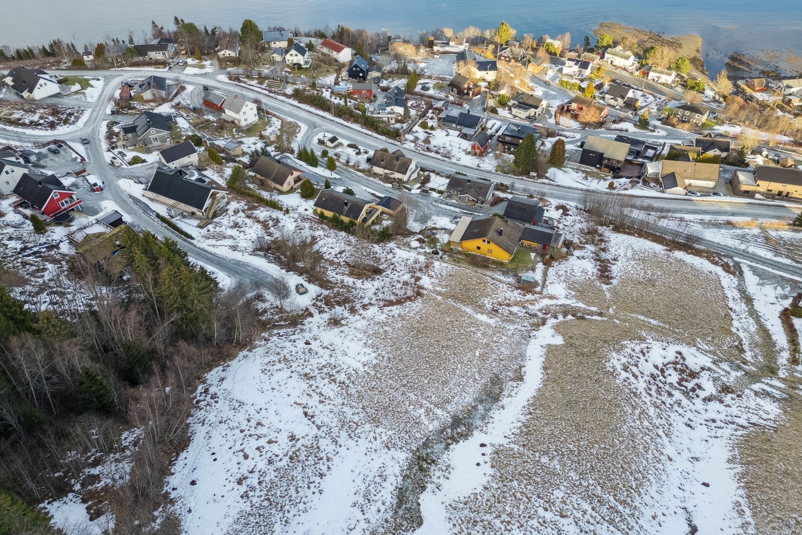 Området byr på vakre turområder, grønne omgivelser og et godt bomiljø, noe som gjør det til et attraktivt sted for både familier og enkeltpersoner som ønsker å bygge drømmehjemmet sitt. Galleribilde