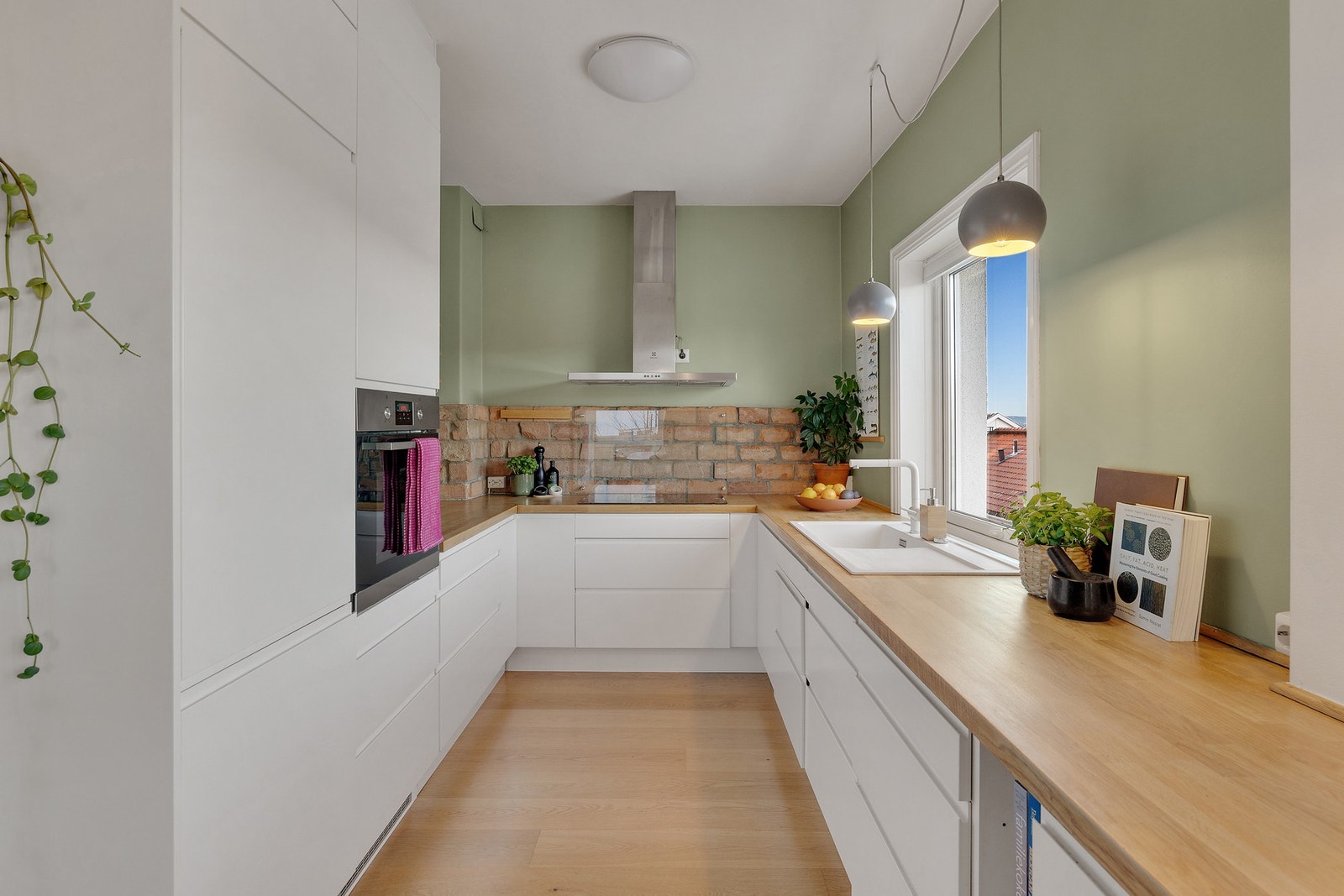 Flott og moderne kjøkken fra 2016. Galleribilde