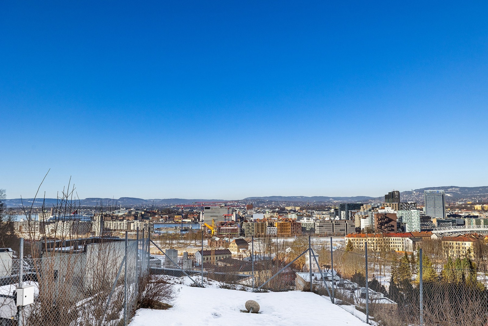 Gamlebyen byr på en sjarmerende utsikt over Oslo by. Her er et av samlingspunktene som disponeres av sameie. Galleribilde