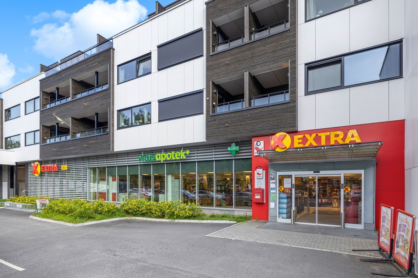 KIWI på Prinsdal torg ligger med kort avstand fra boligen. Extra og apotek kort gange fra Prinsdal torg. Galleribilde