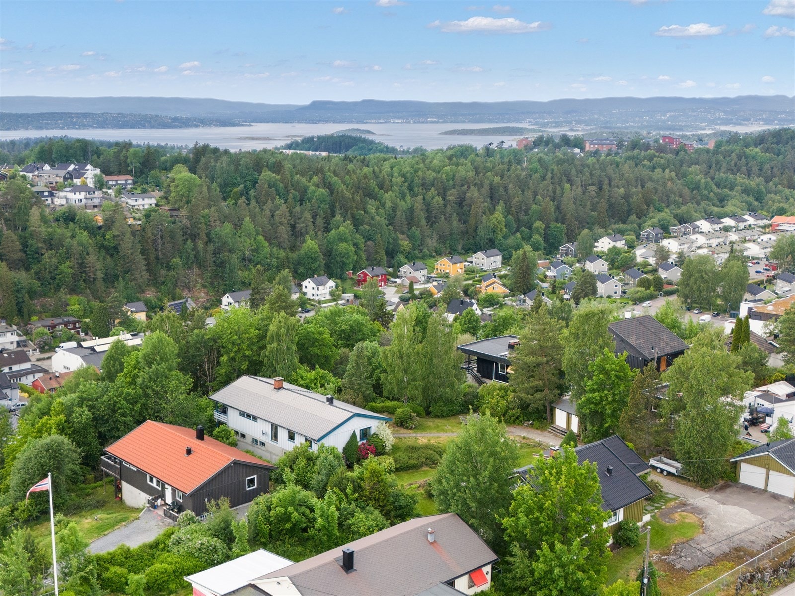 Dronefoto av omgivelsene Galleribilde