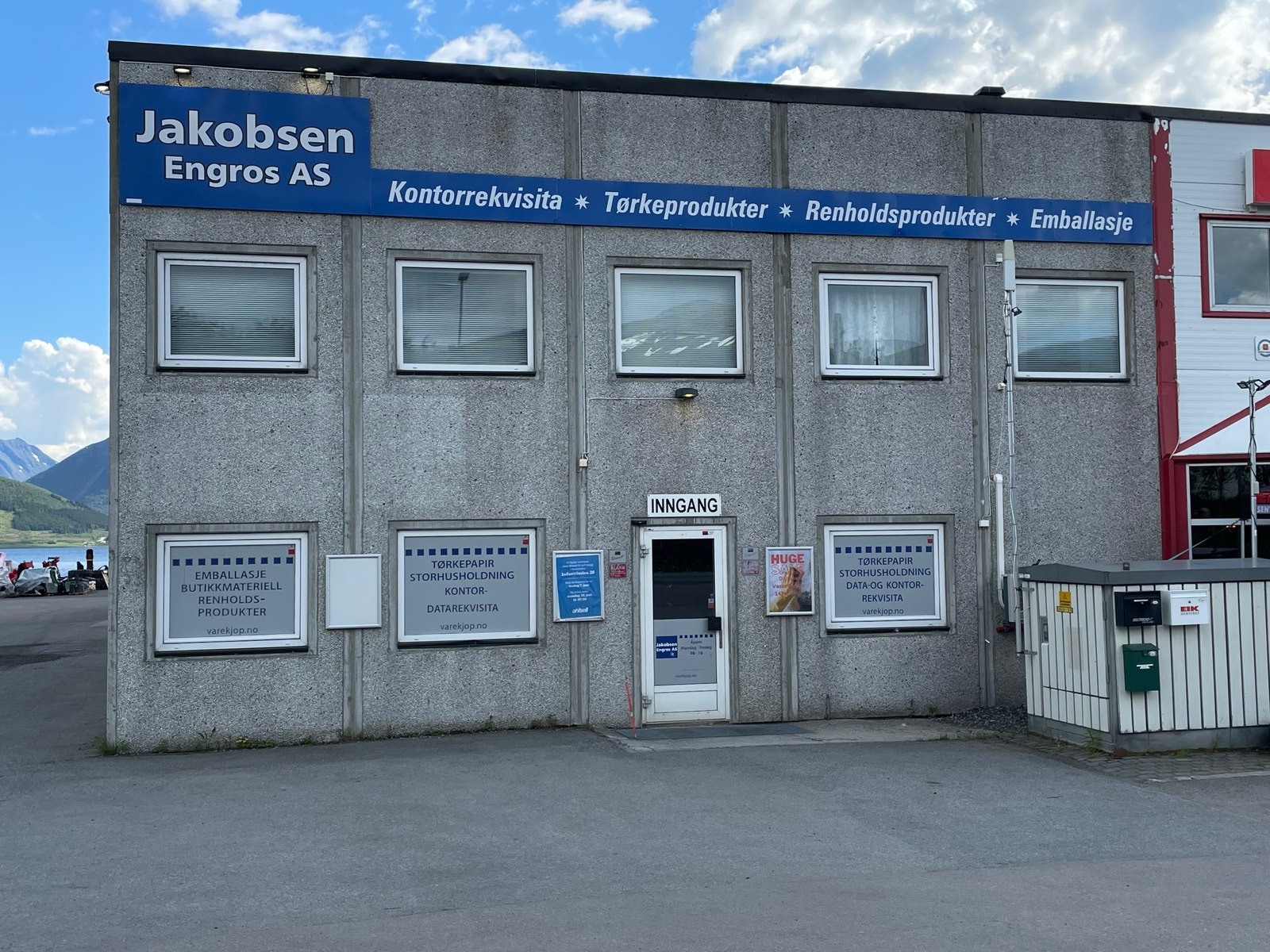 Fasade mot hovedveien Galleribilde