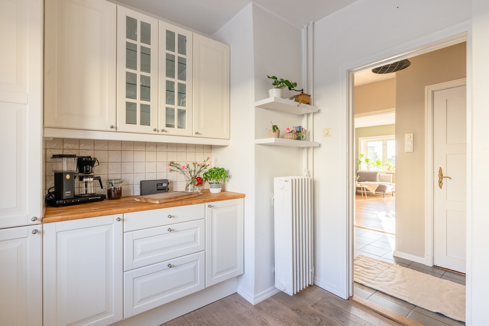 På kjøkkenet er alle hvitevarer integrert og medfølger salget. Galleribilde