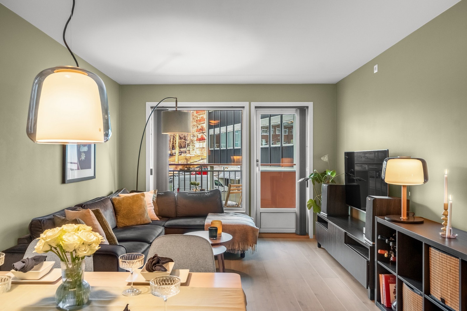 Så og si alt av møbler kan kjøpes slik at du kan flytte rett inn! Galleribilde