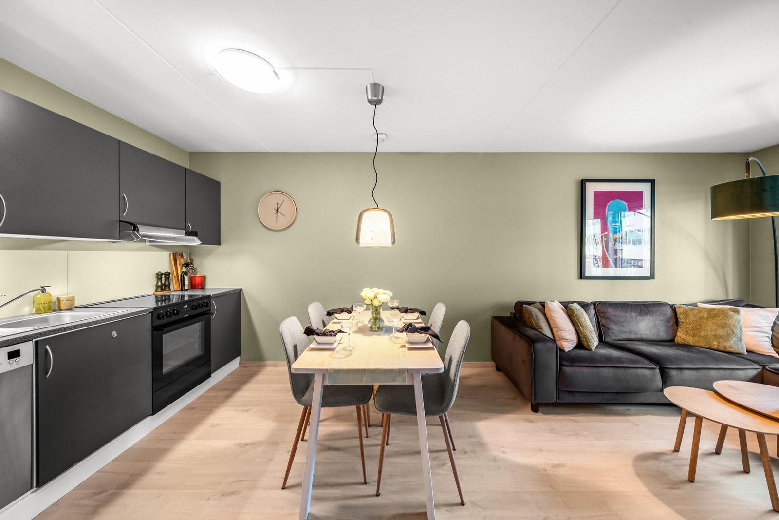 Boligen holder god flytt rett inn standard og det er ingen forkjøpsrett! Galleribilde