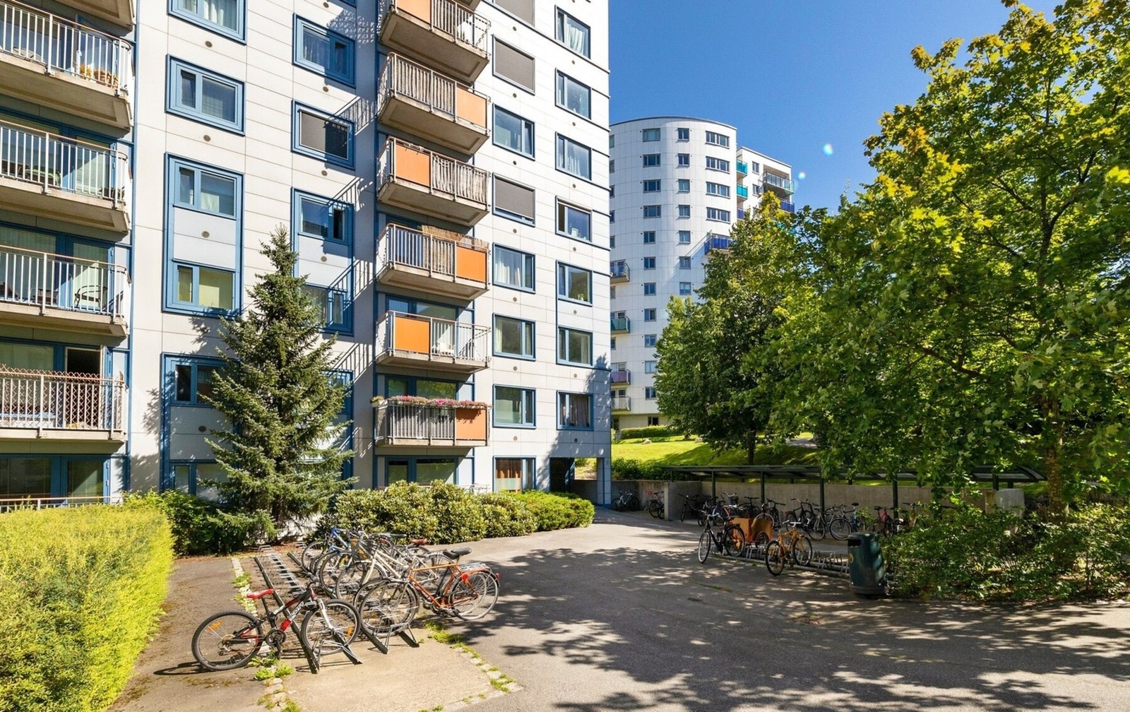 Sommerstider utenfor leiligheten Galleribilde