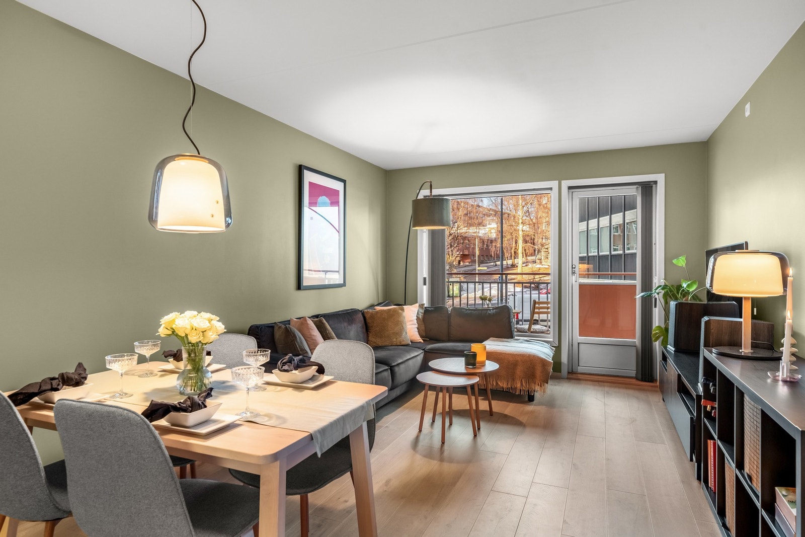 Velkommen til en flott og sentral 2-roms leilighet i Sinsenveien 9 presentert av Daniel Bigom v/ PrivatMegleren! Galleribilde