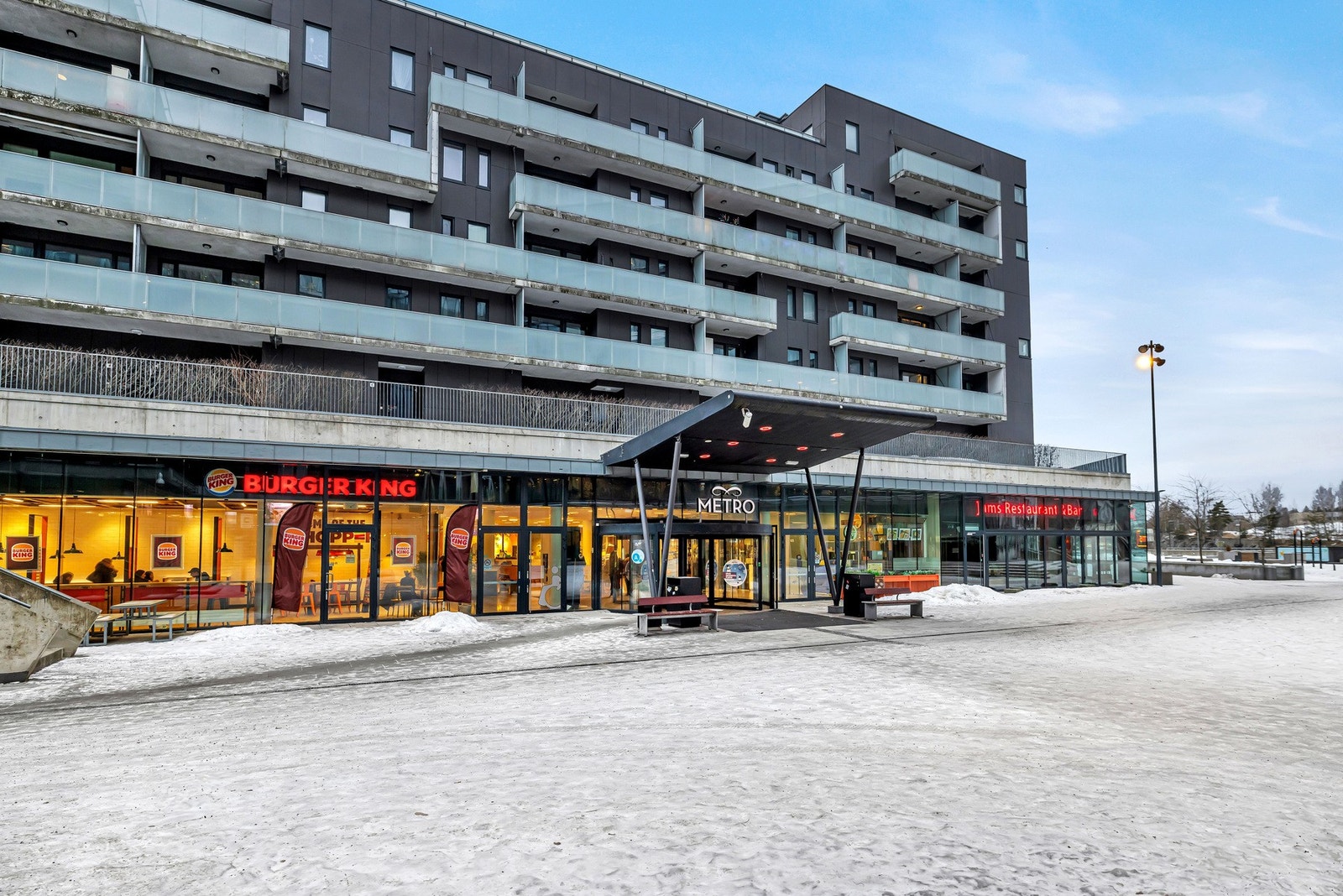 Dagligvarehandelen kan enkelt gjøres på Coop Mega Metro, Rema 1000 Metro eller Kiwi Solheim. Galleribilde