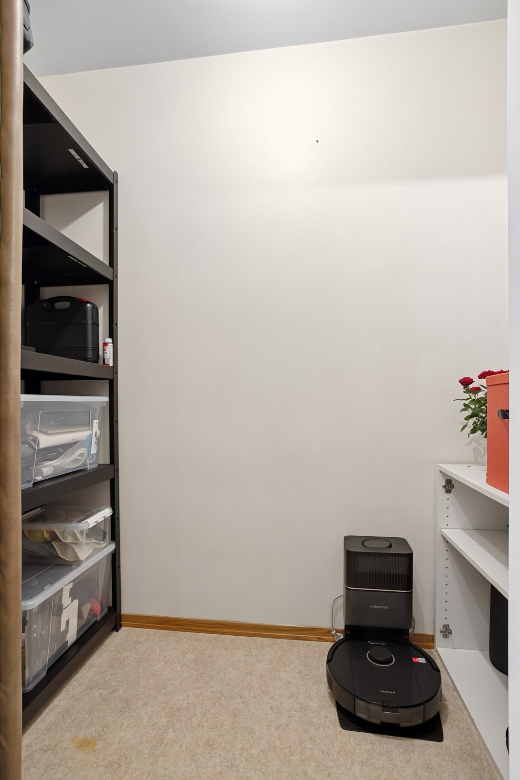 Lagringsmulighetene er gode med én innvendig bod og én ekstern kjellerbod. Galleribilde