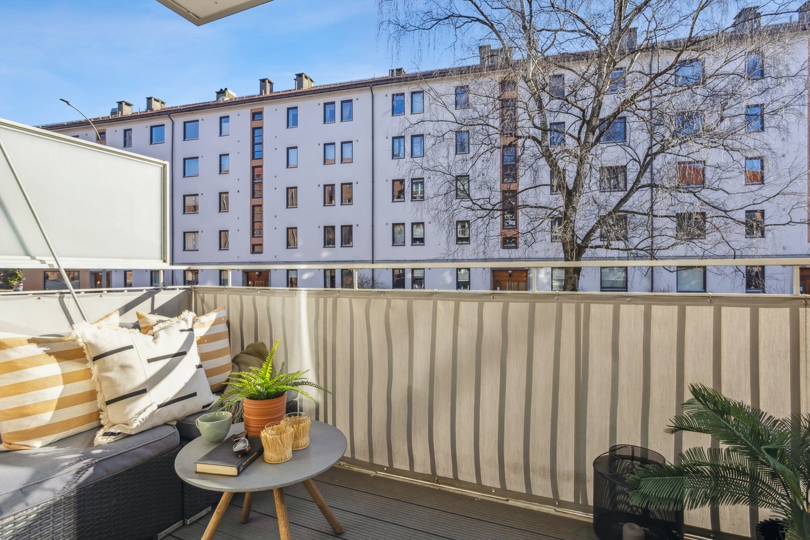 Balkongen er målt til ca. 4 m² og har plass til et lite balkongmøblement. Galleribilde