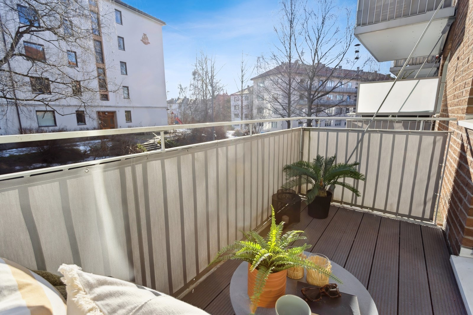 Ditt nye hjem har en rolig og tilbaketrukket beliggenhet like ved Advokat Dehlis plass på Bjølsen, med nærhet til "alt" du måtte trenge i en travel hverdag. Galleribilde