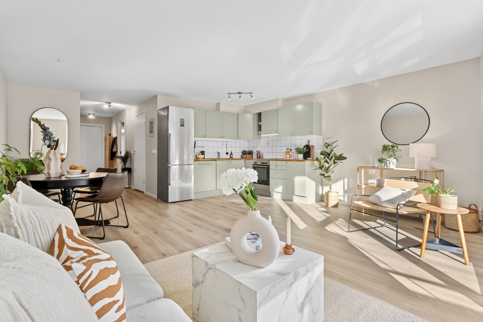 Dette er en lys og pen 2-roms andelsleilighet beliggende i byggets 2. etasje. Galleribilde