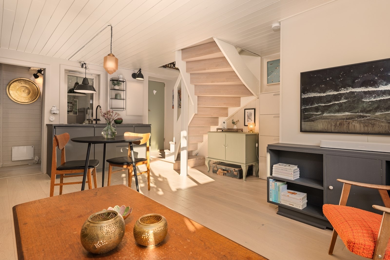 Meget arealeffektiv bolig med god plass til både spisebord og sittegruppe. Galleribilde