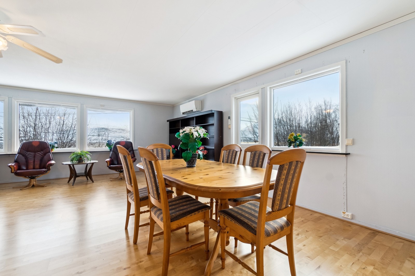 Stuen er også romslig nok til å innrede en spisestue. Galleribilde