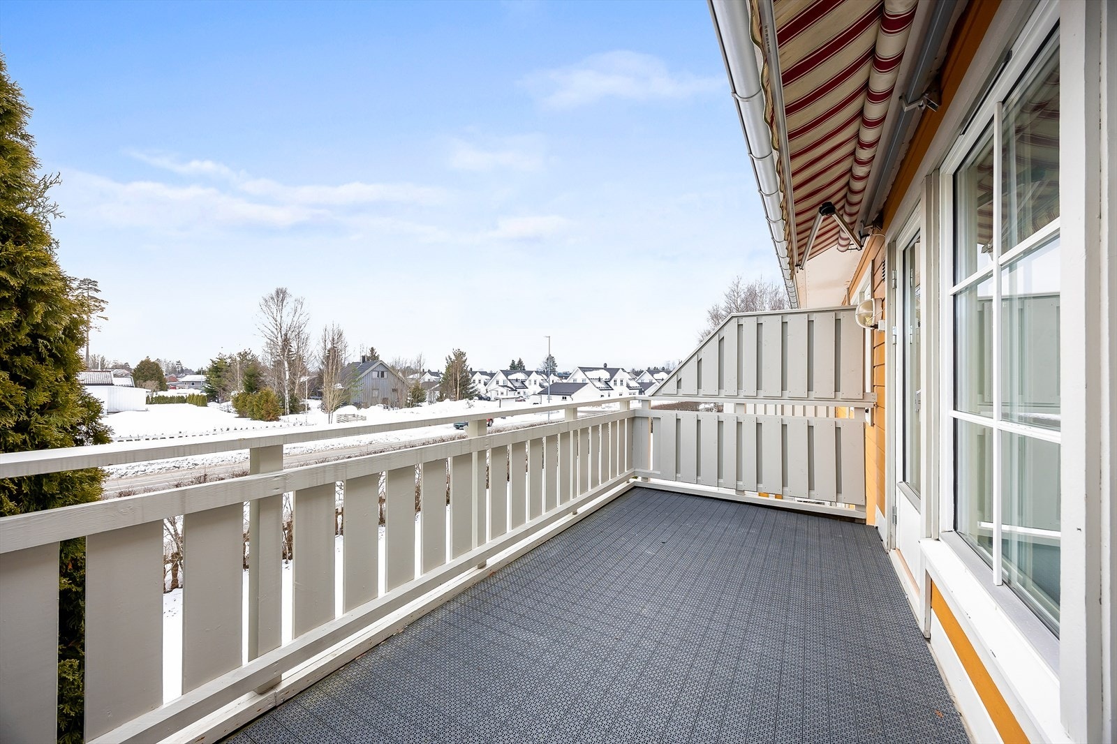Leiligheten har en romslig balkong på 9m² Galleribilde